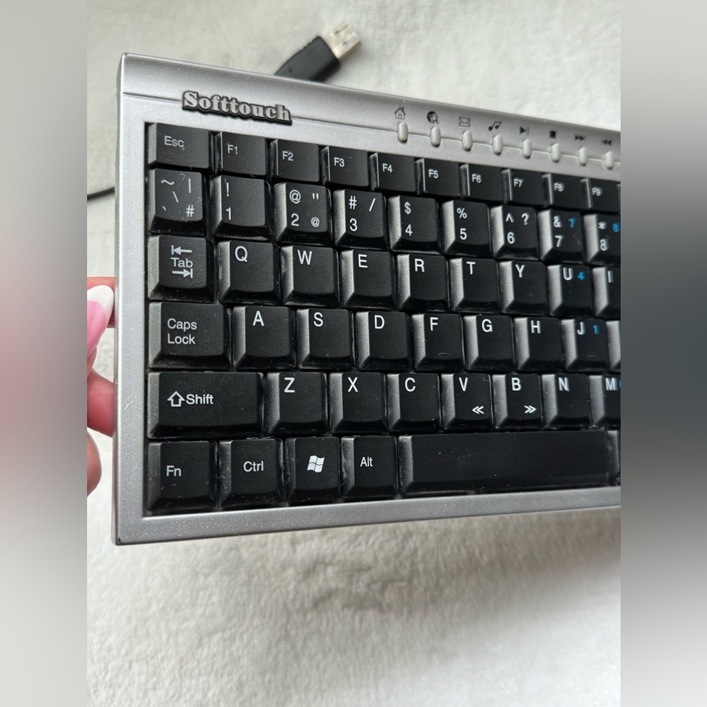 Softtouch USB Mini Multimedia Keyboard - Picture 3 of 13
